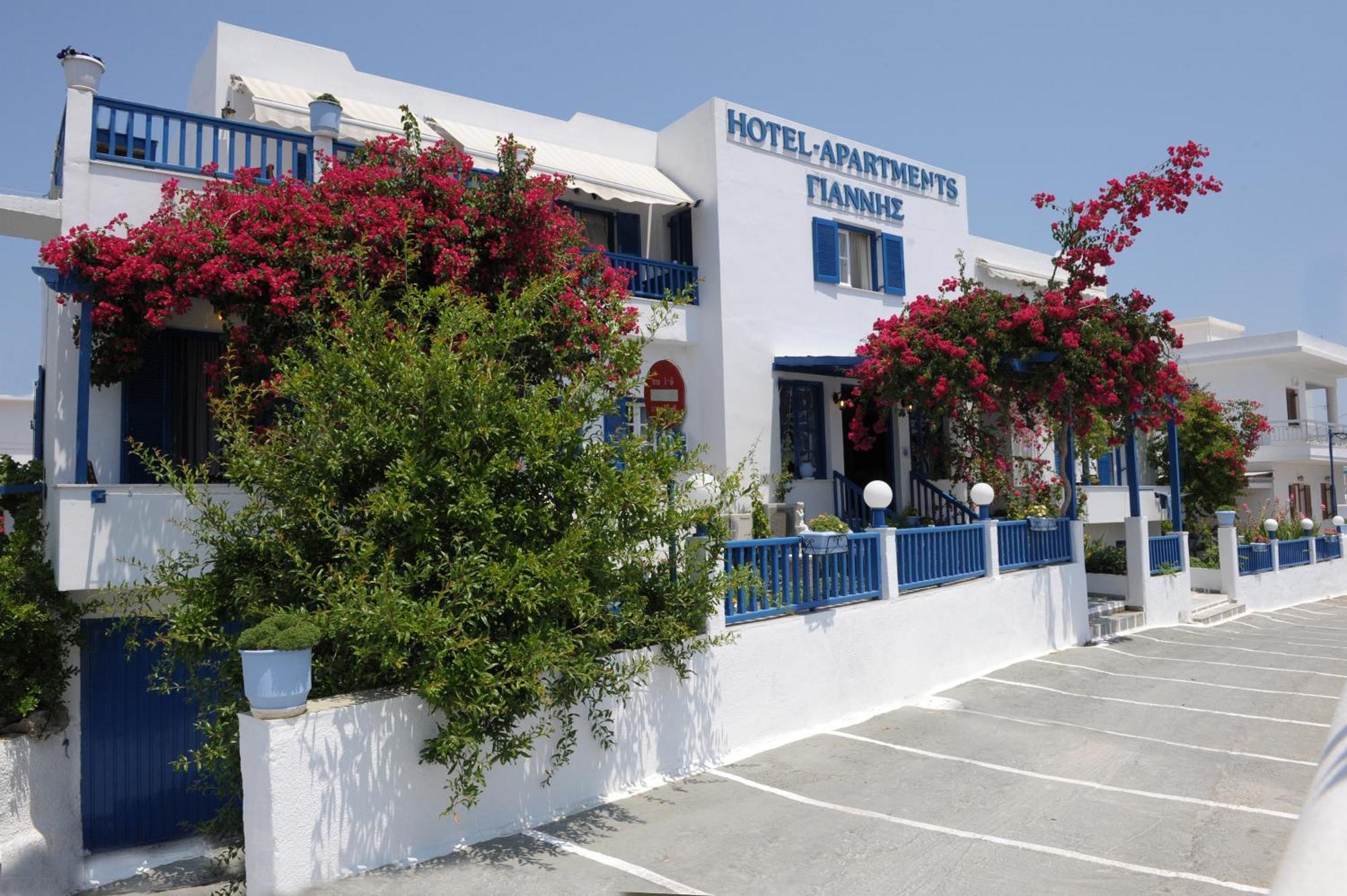 Hotel Apartments Giannis Adamantas Exterior photo